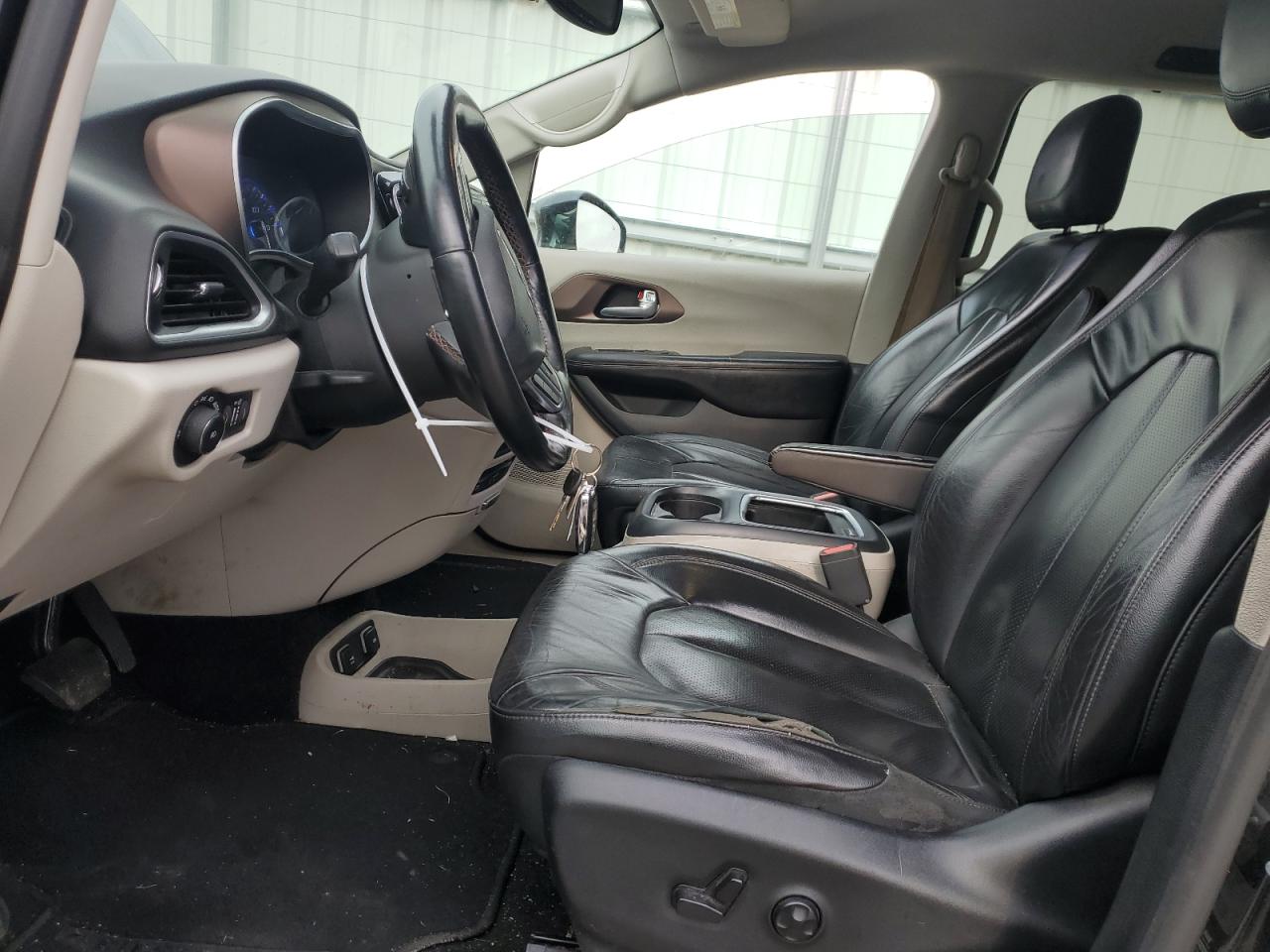 2017 Chrysler Pacifica - Image 7