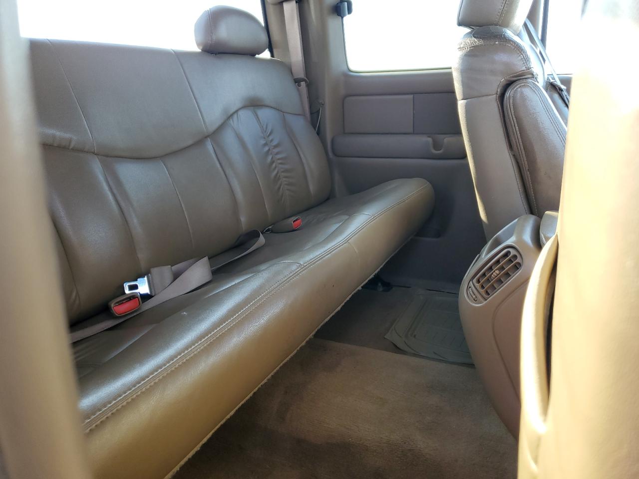 2000 Chevrolet Silverado - Image 10