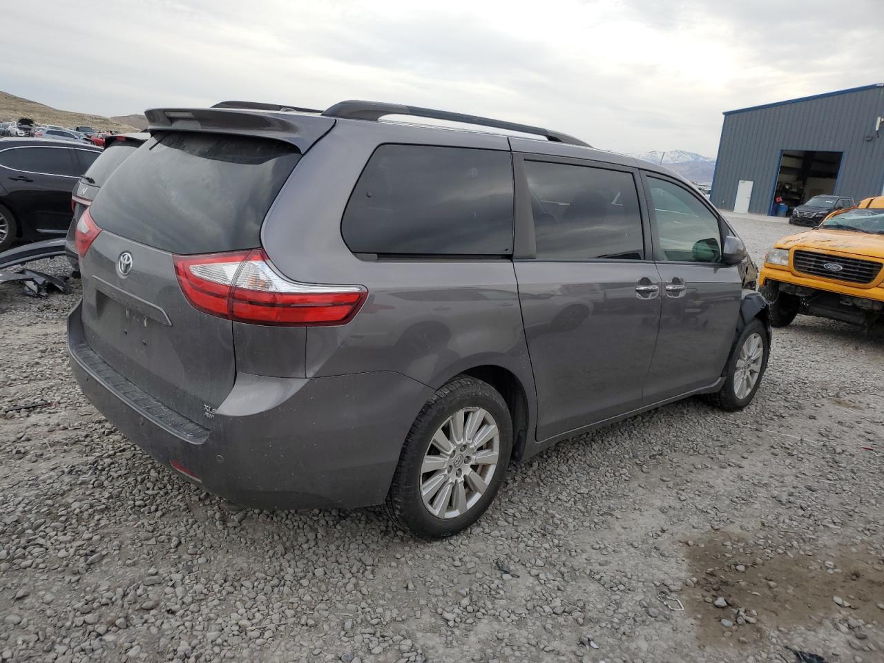 2017 Toyota Sienna - Image 3
