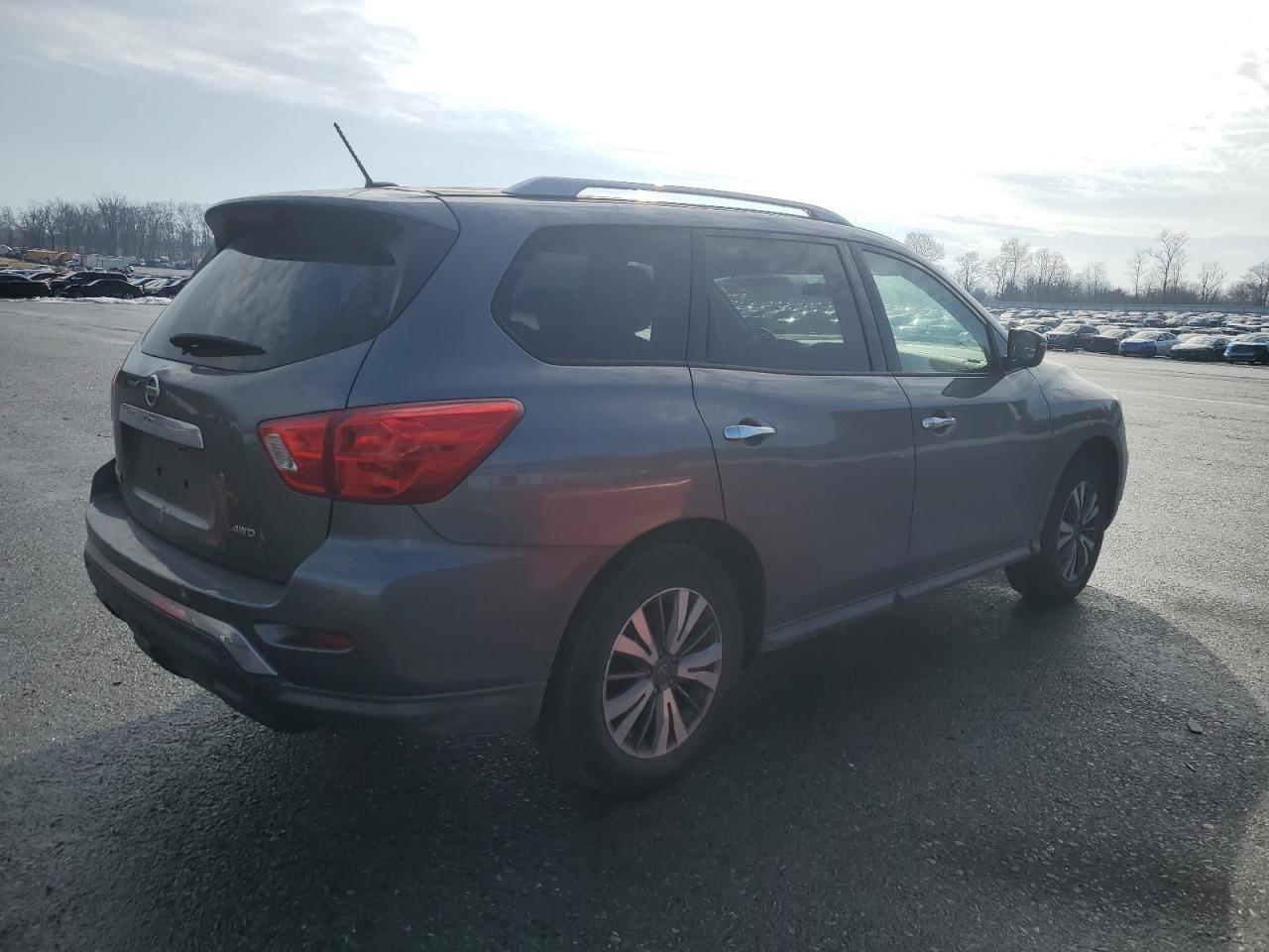 2018 Nissan Pathfinder - Image 3