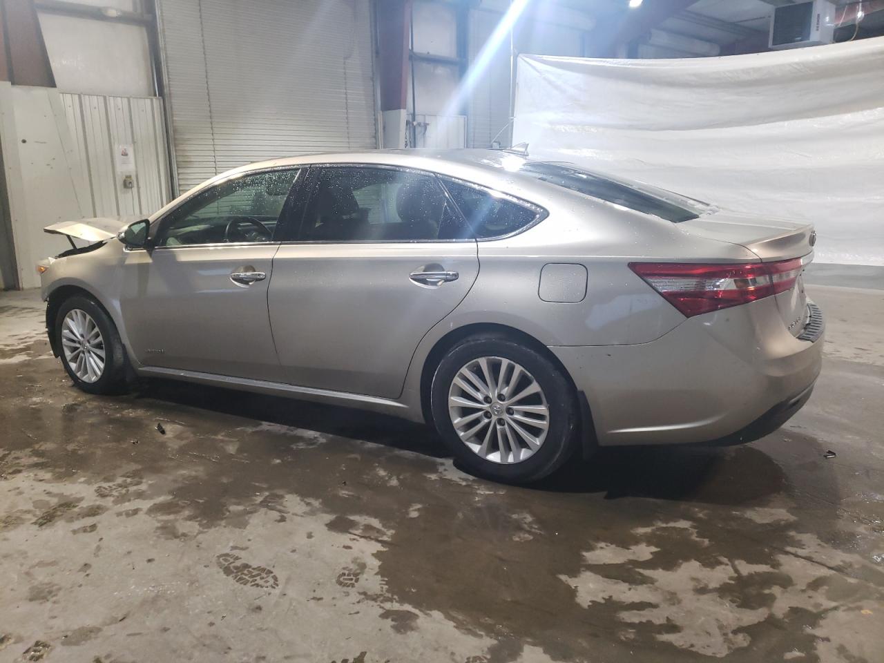 2013 Toyota Avalon - Image 2