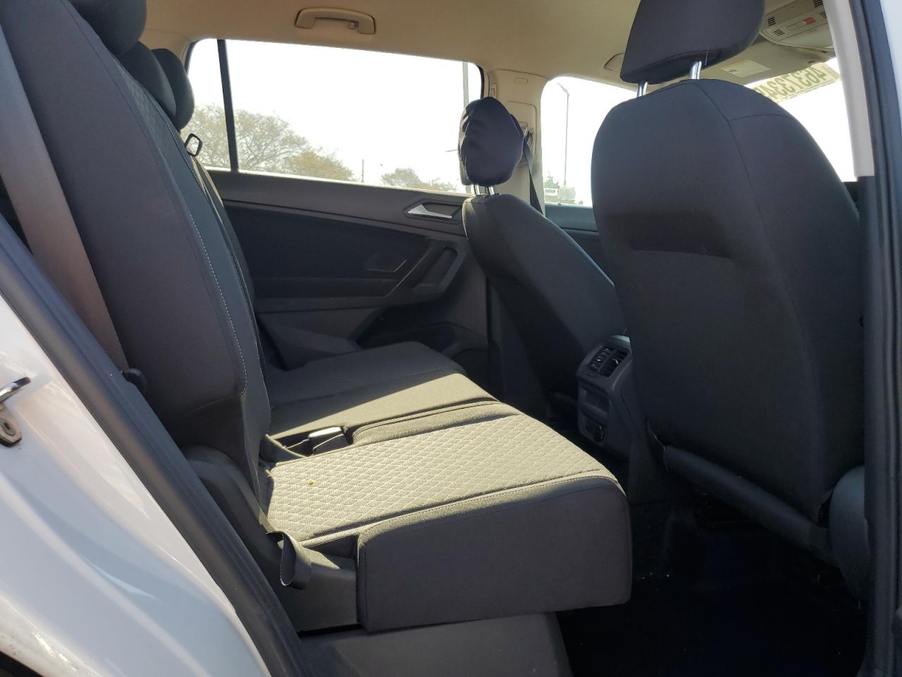 2021 Volkswagen Tiguan - Image 11