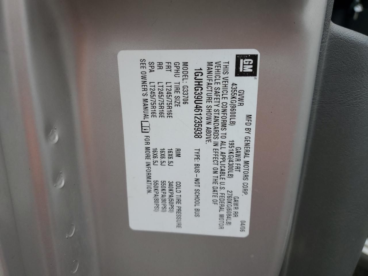 2006 GMC Savana - Image 13