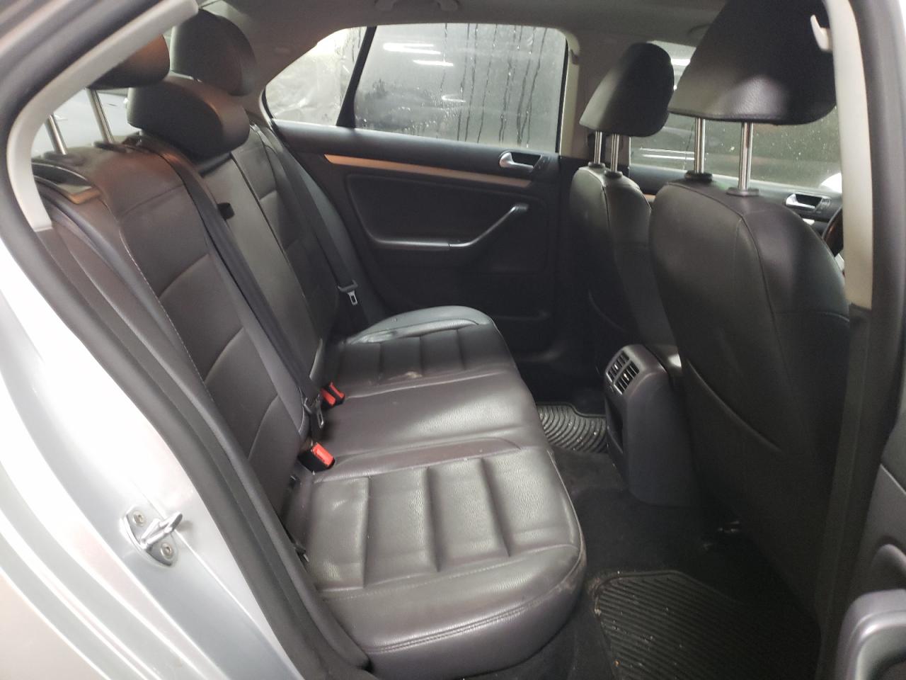 2009 Volkswagen Jetta - Image 10