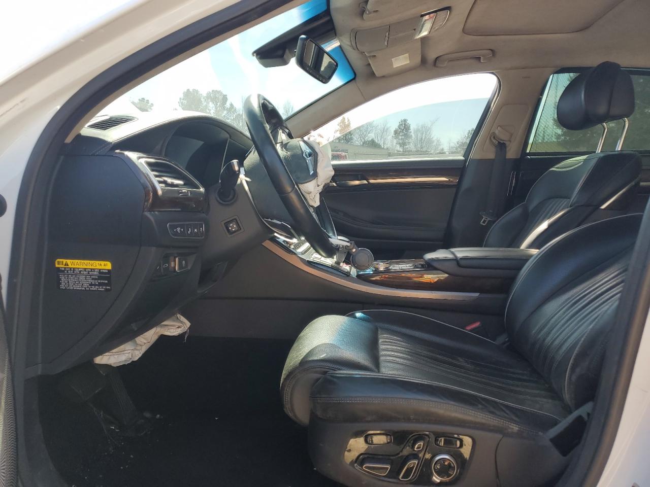 2018 Genesis G90 - Image 7