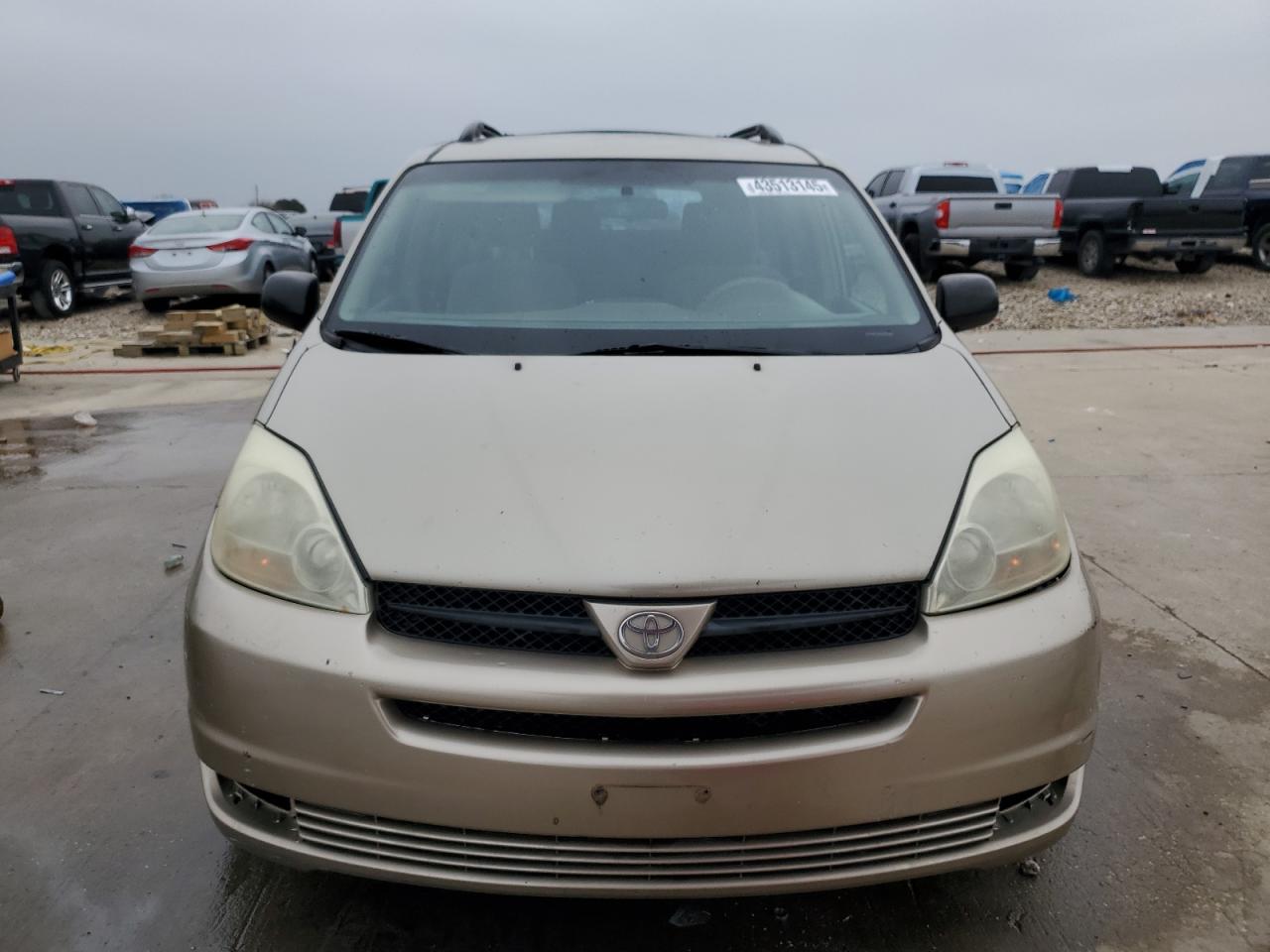 2004 Toyota Sienna - Image 5