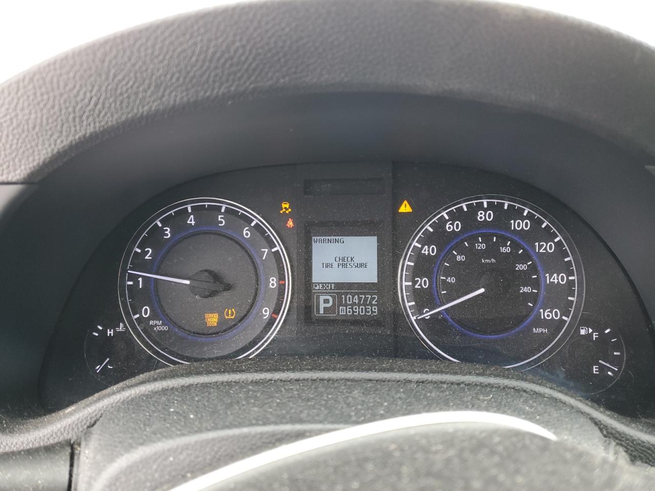 2015 Infiniti Q40 - Image 9