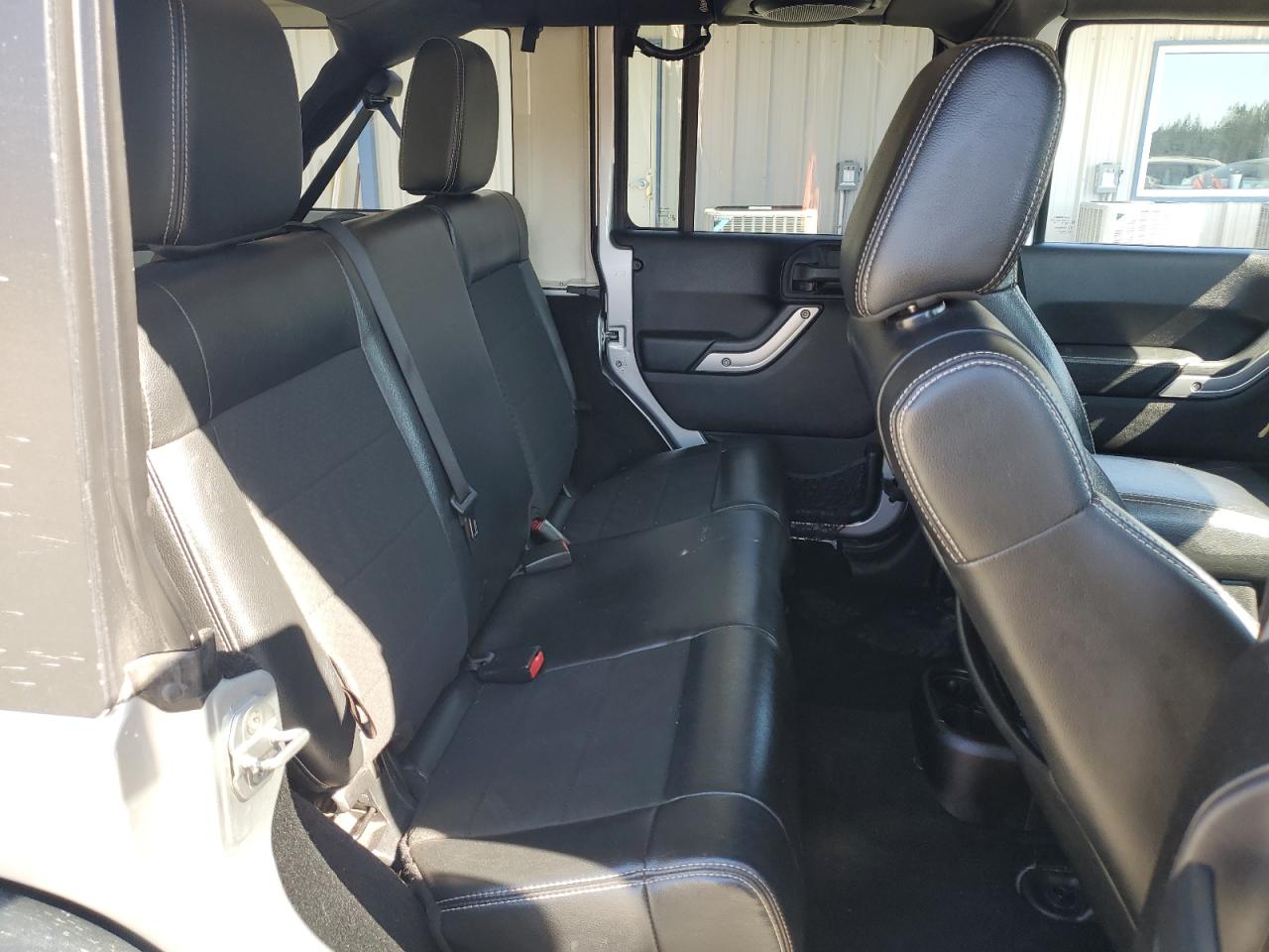 2012 Jeep Wrangler - Image 11