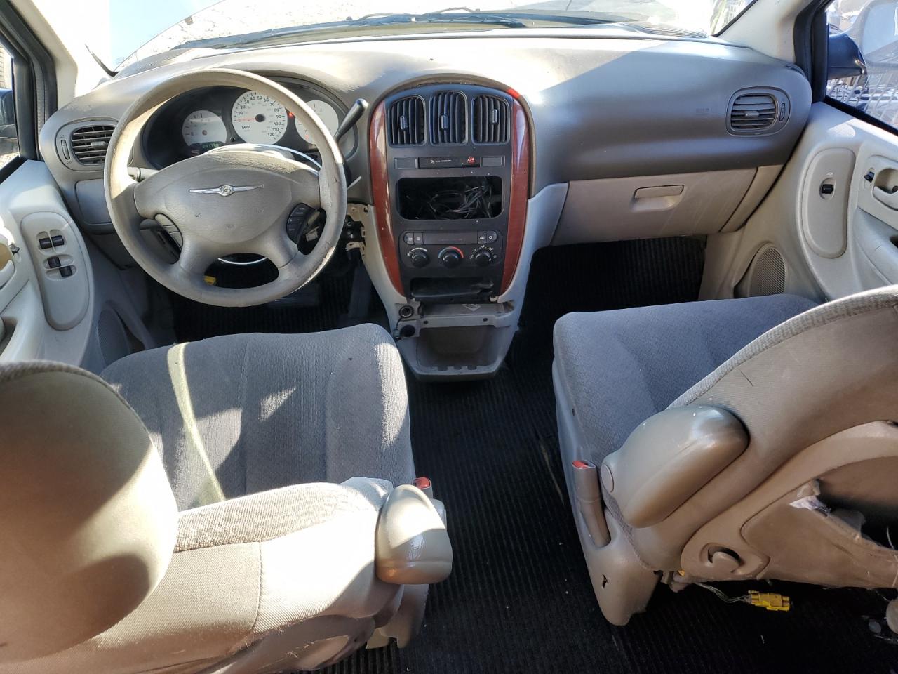 2005 Chrysler Town & Country - Image 8