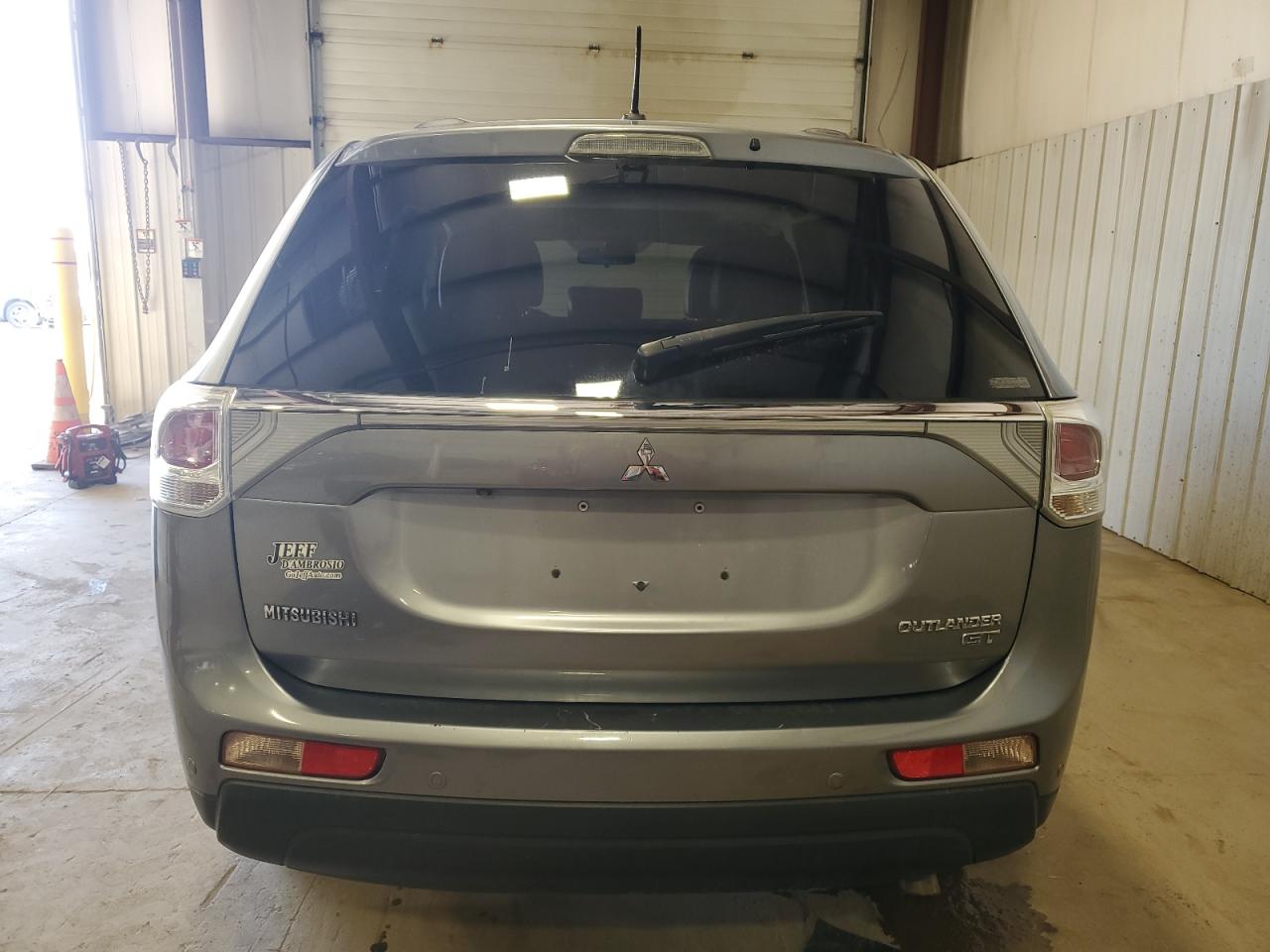 2014 Mitsubishi Outlander - Image 6