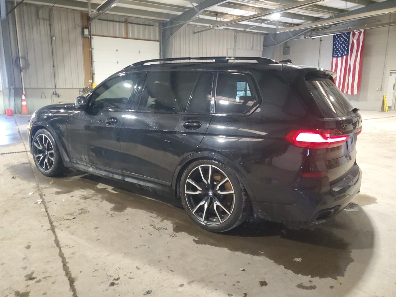 2022 BMW X7 - Image 2