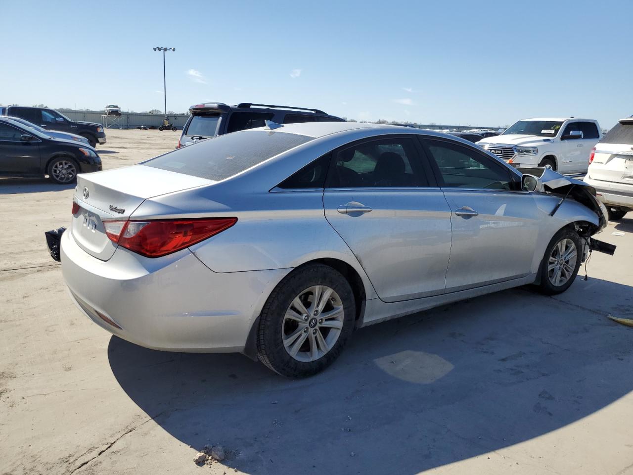 2013 Hyundai Sonata - Image 3