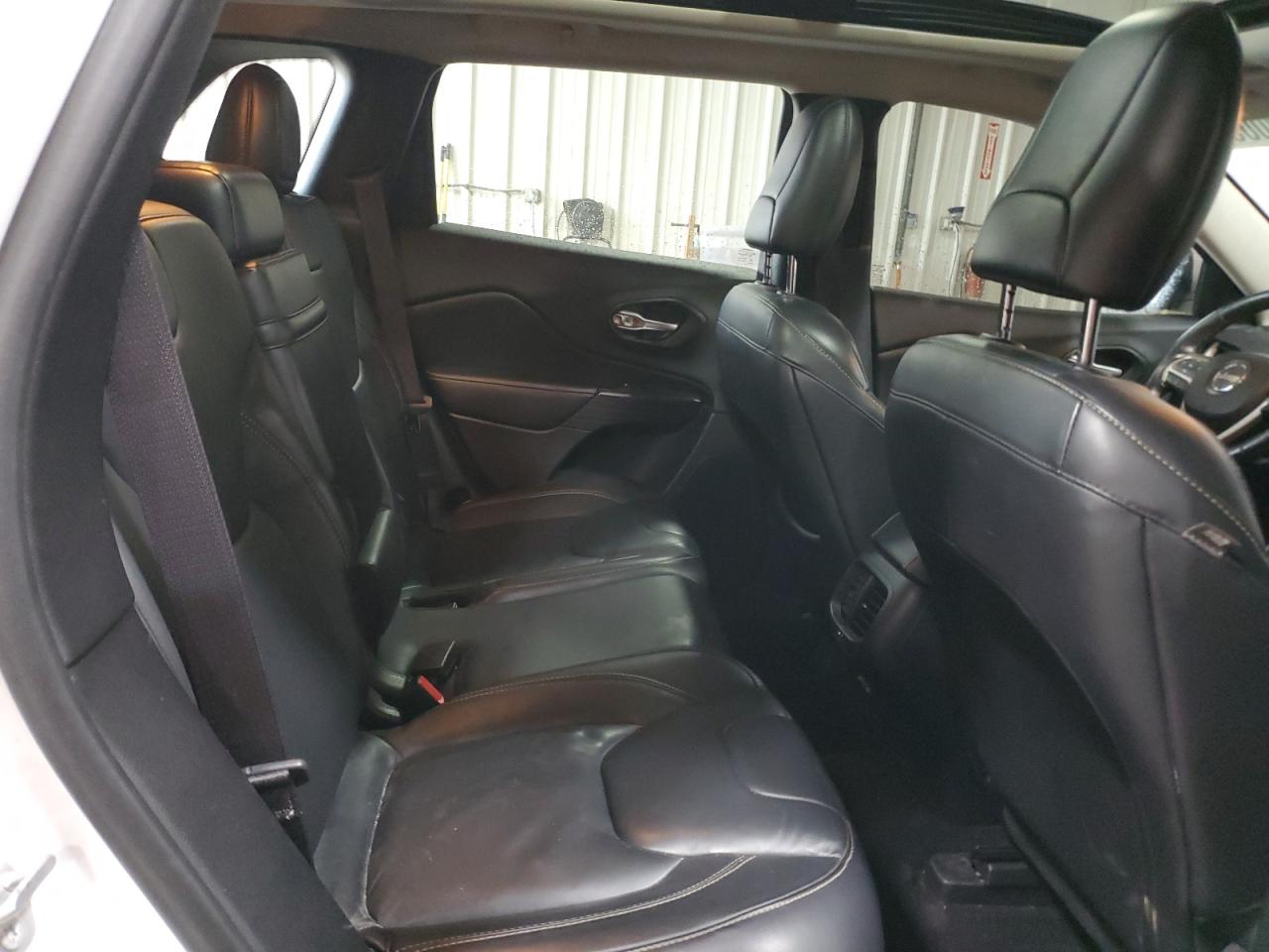 2016 Jeep Grand Cherokee - Image 11