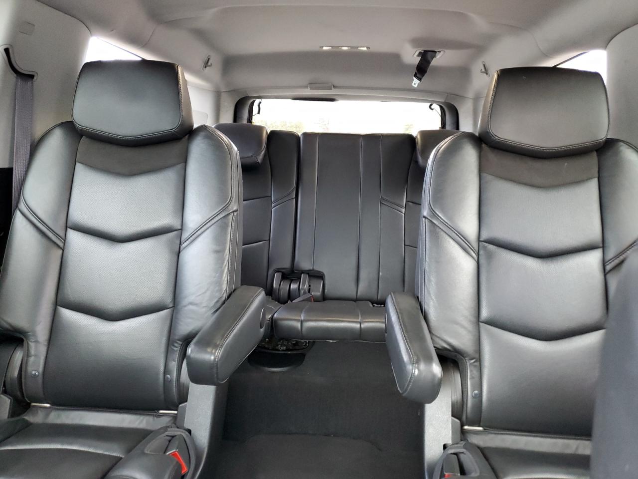 2017 Cadillac Escalade - Image 10