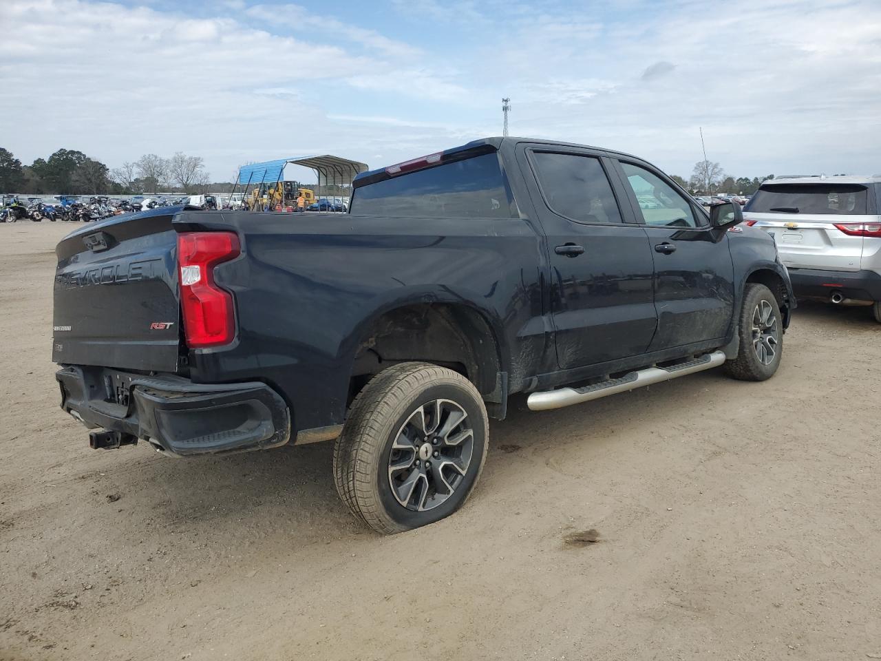 2022 Chevrolet Silverado - Image 3