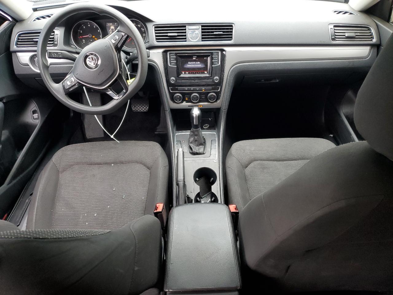 2017 Volkswagen Passat - Image 8