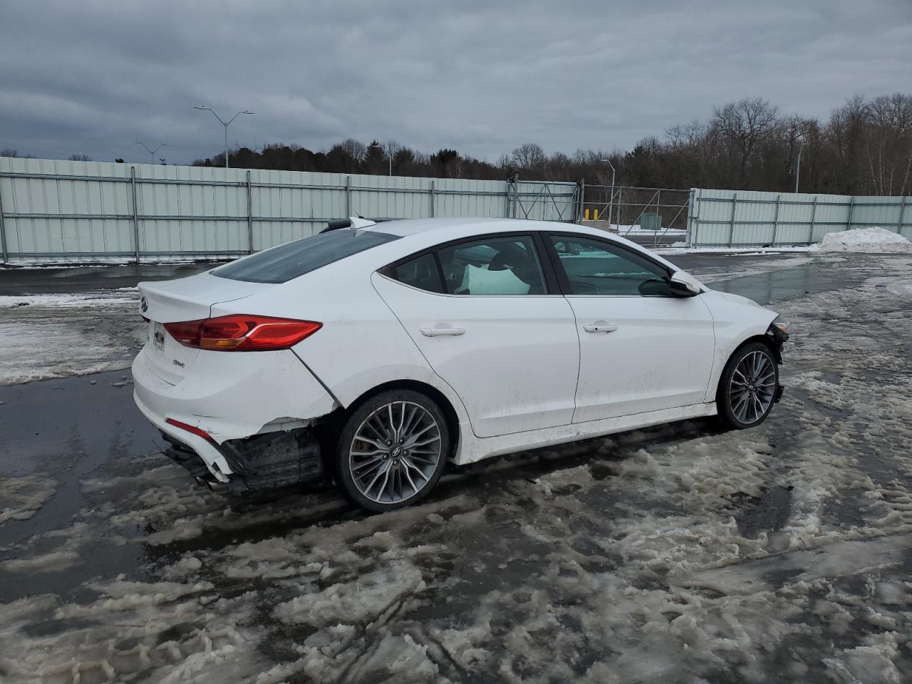 2017 Hyundai Elantra - Image 3