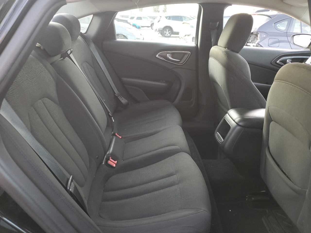 2016 Chrysler 200 - Image 10