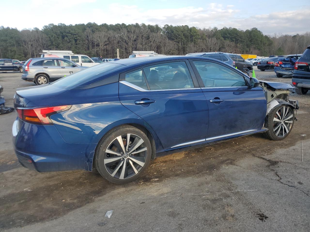 2022 Nissan Altima - Image 3