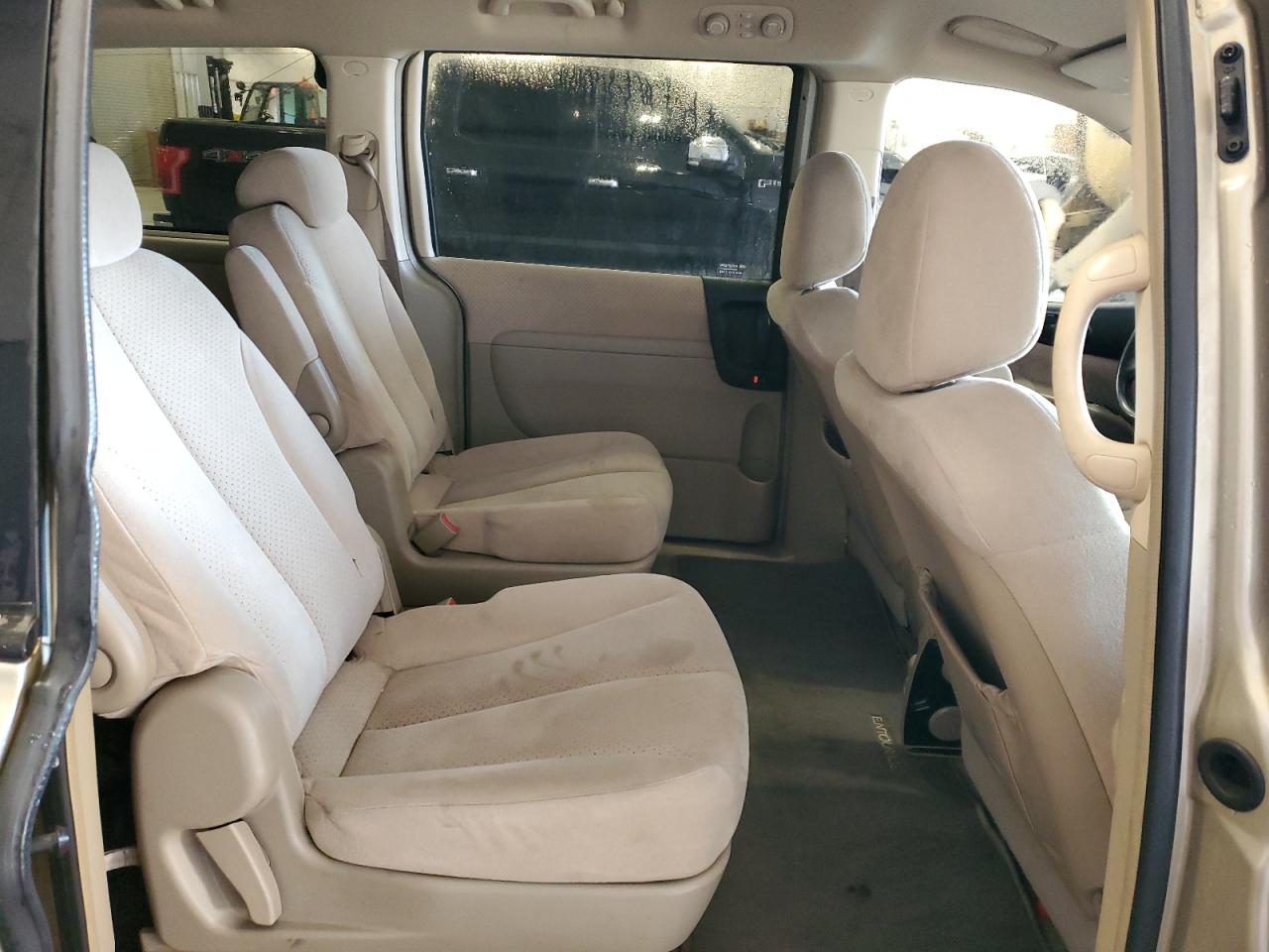 2007 Hyundai Entourage - Image 11