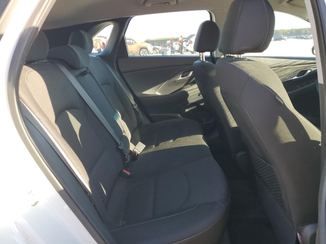 2018 Hyundai Elantra - Image 10