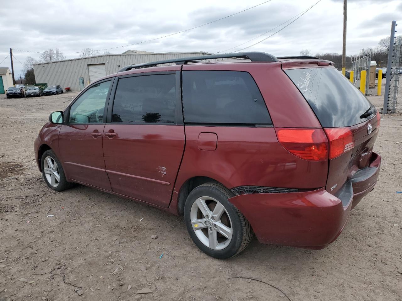 2004 Toyota Sienna - Image 2