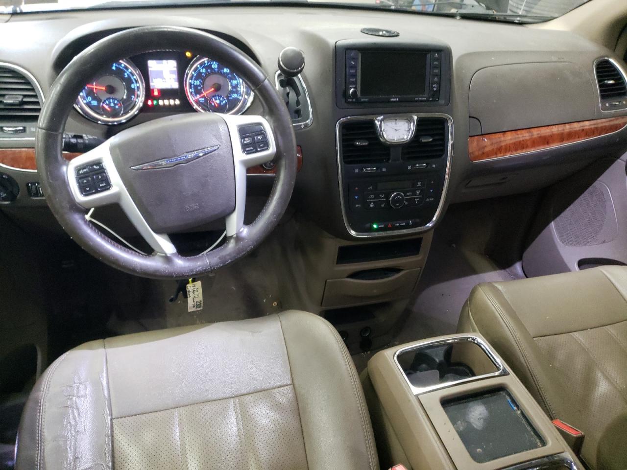 2015 Chrysler Town & Country - Image 8