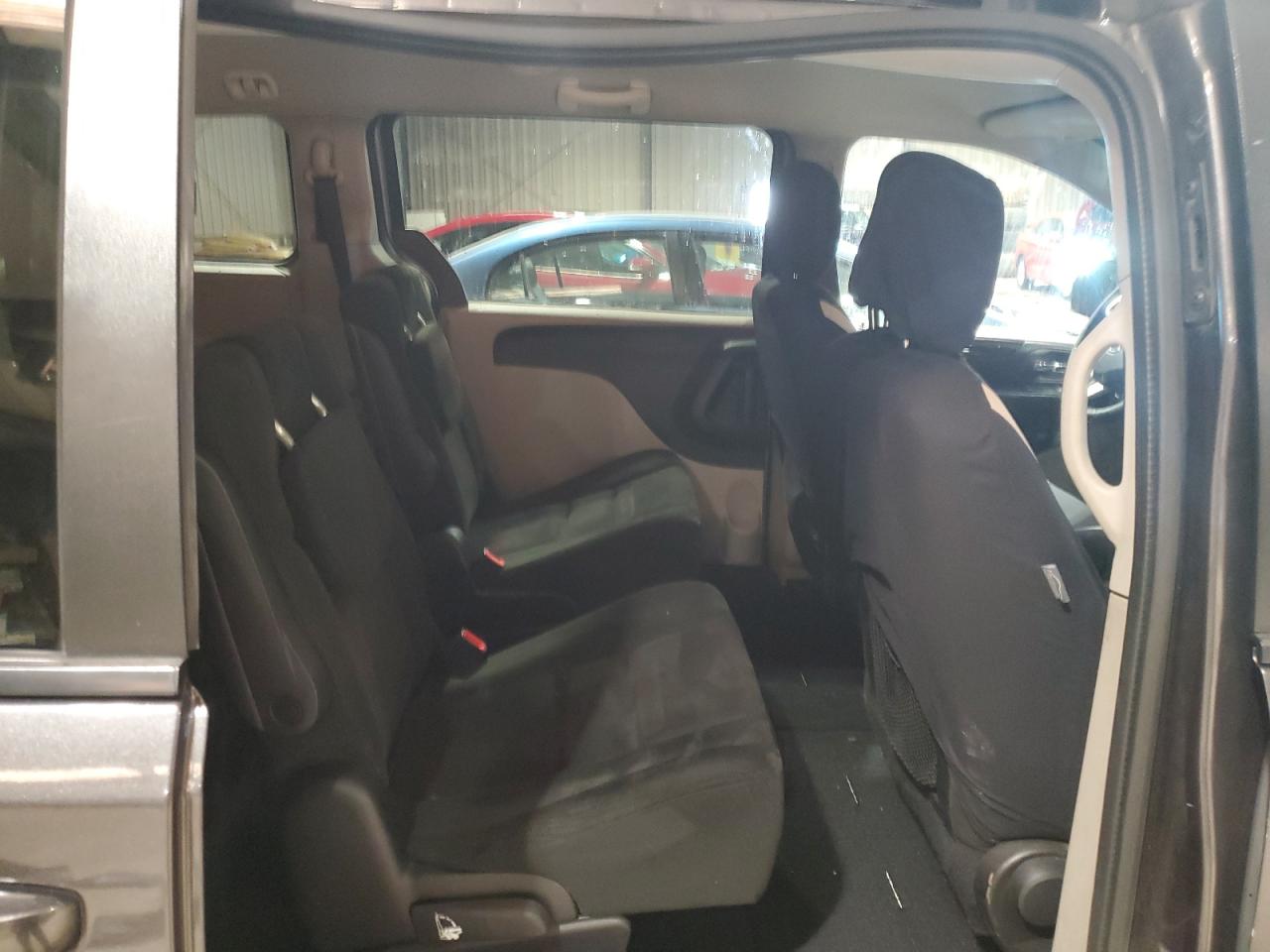 2015 Dodge Caravan - Image 11