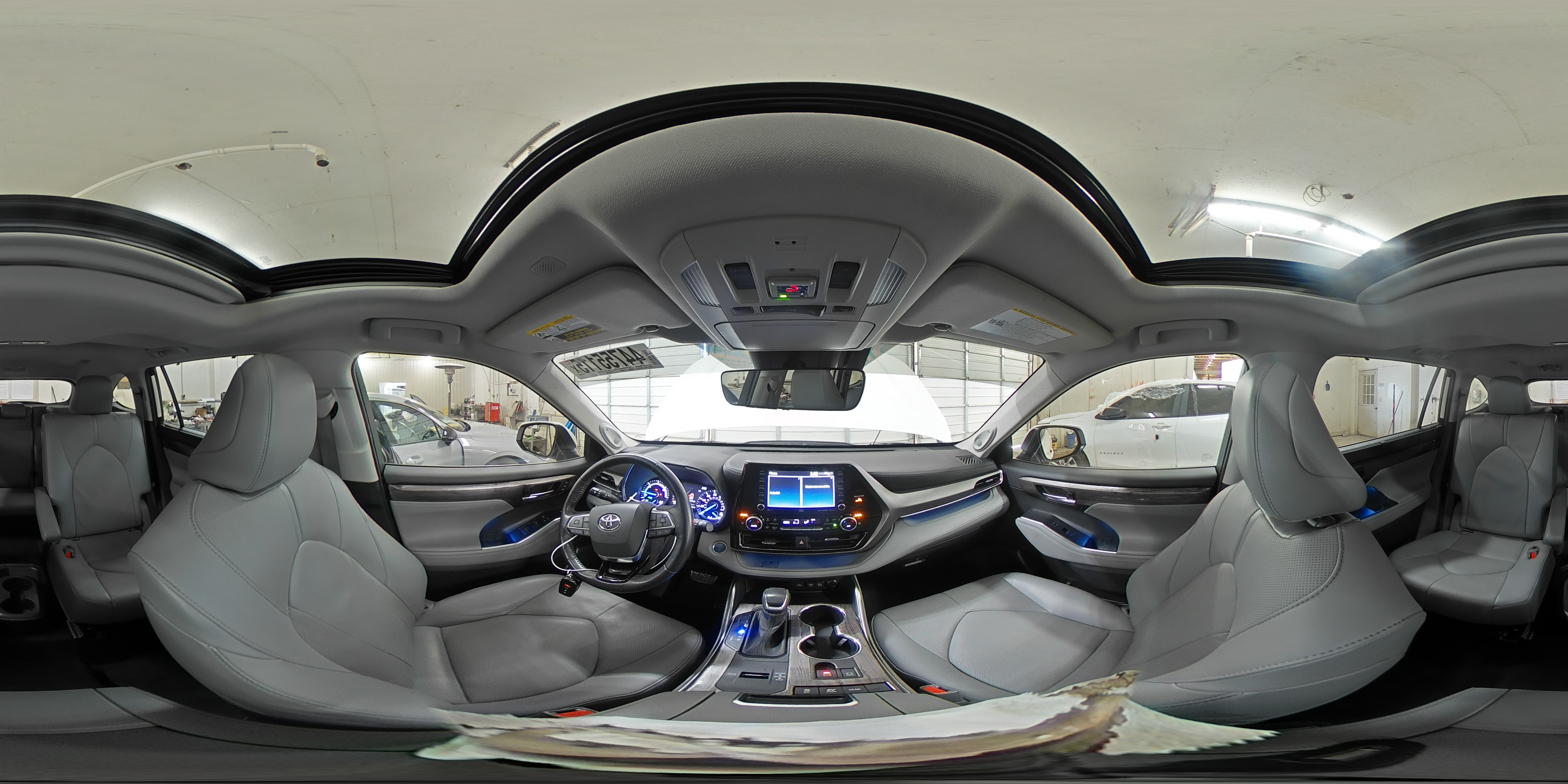 2021 Toyota Highlander - Image 15