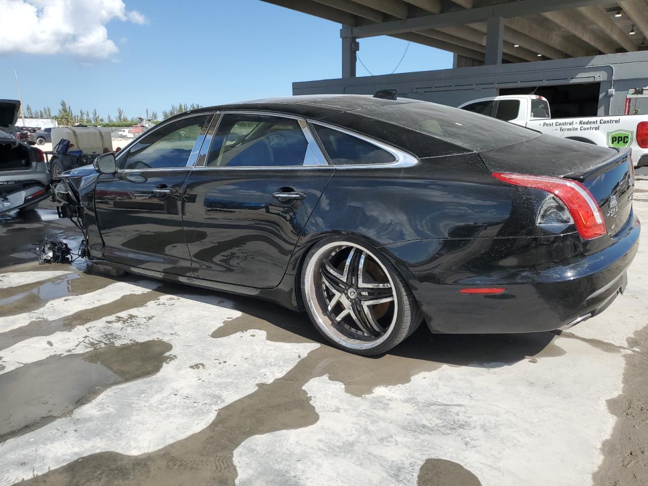 2016 Jaguar XJ - Image 2
