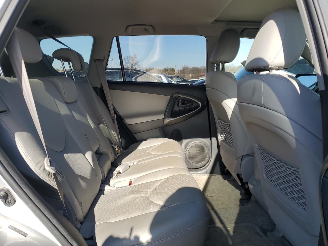 2010 Toyota RAV 4 - Image 11