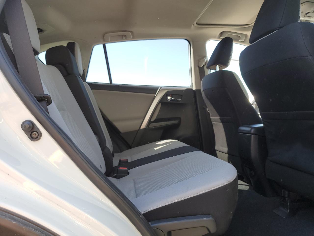 2017 Toyota RAV 4 - Image 11