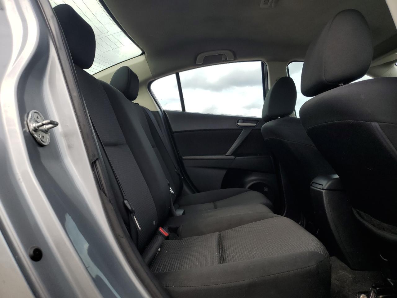 2013 Mazda 3 - Image 10