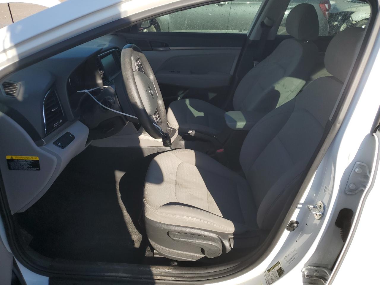 2017 Hyundai Elantra - Image 7