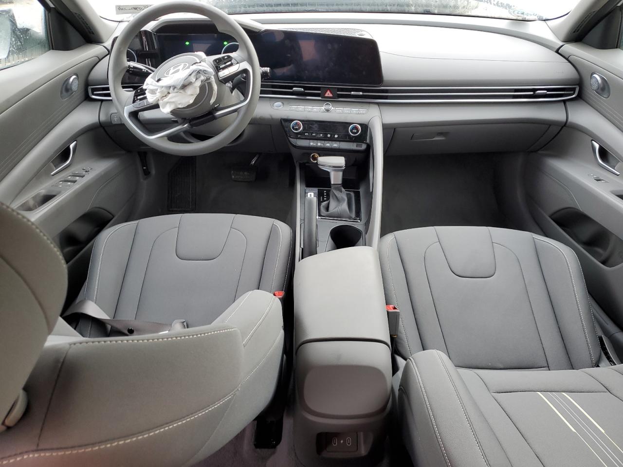 2024 Hyundai Elantra - Image 8