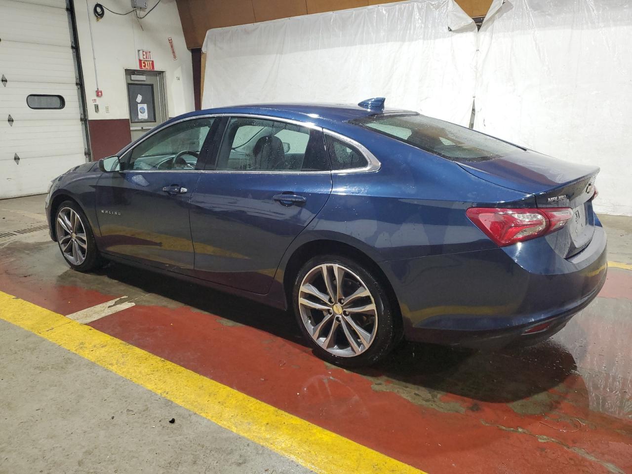 2022 Chevrolet Malibu - Image 2
