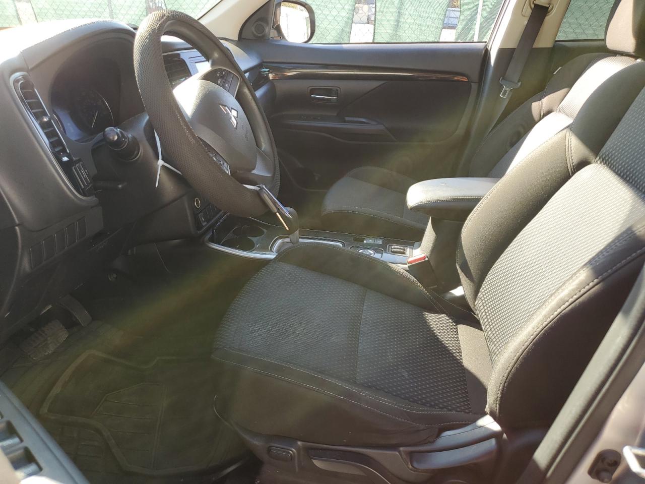 2020 Mitsubishi Outlander - Image 7