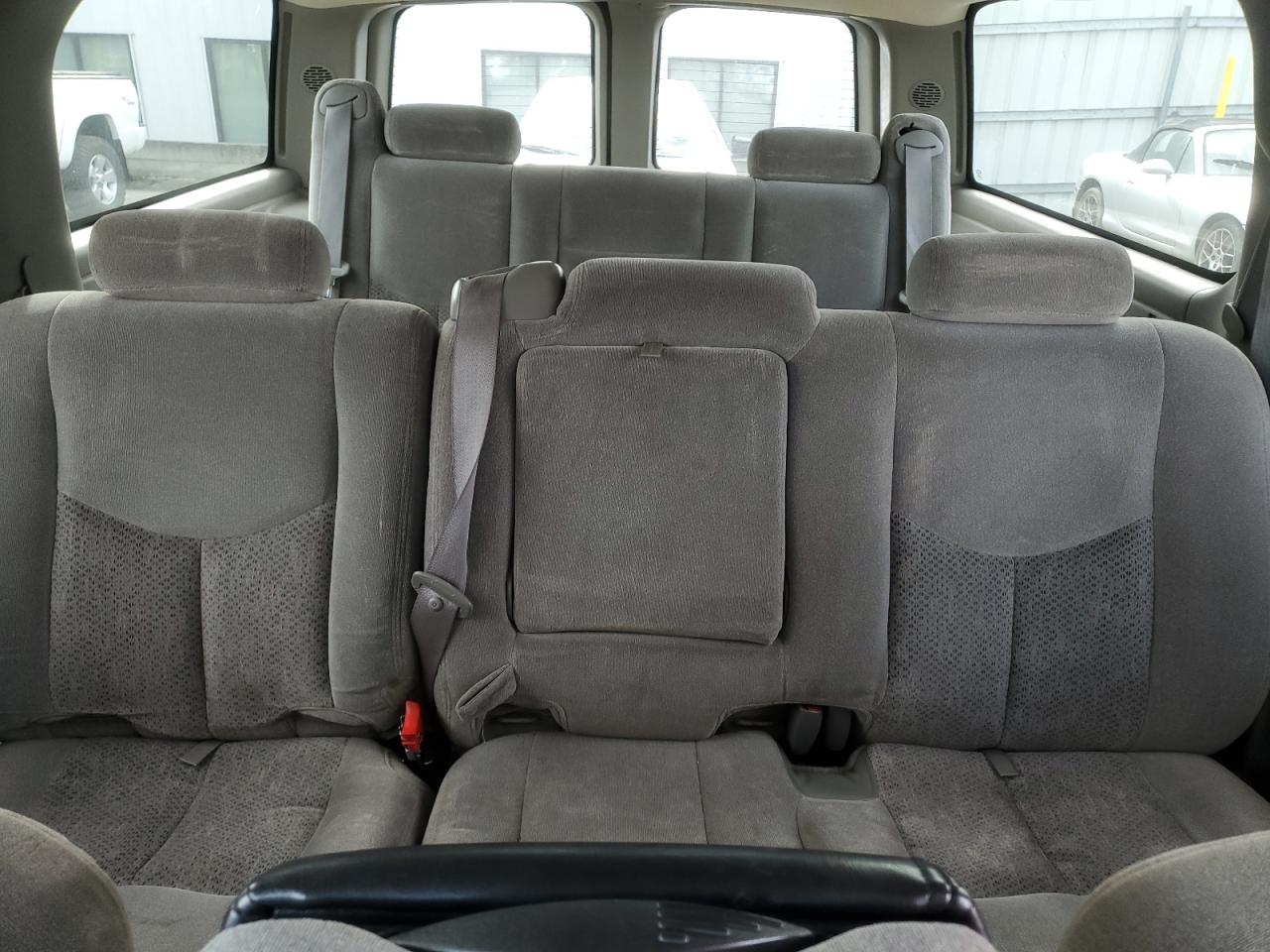2004 Chevrolet Suburban - Image 10