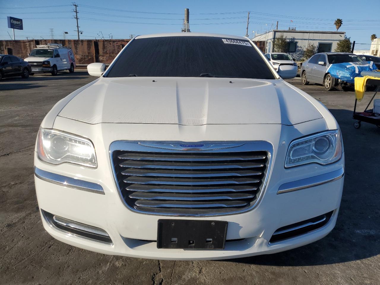 2014 Chrysler 300 - Image 5