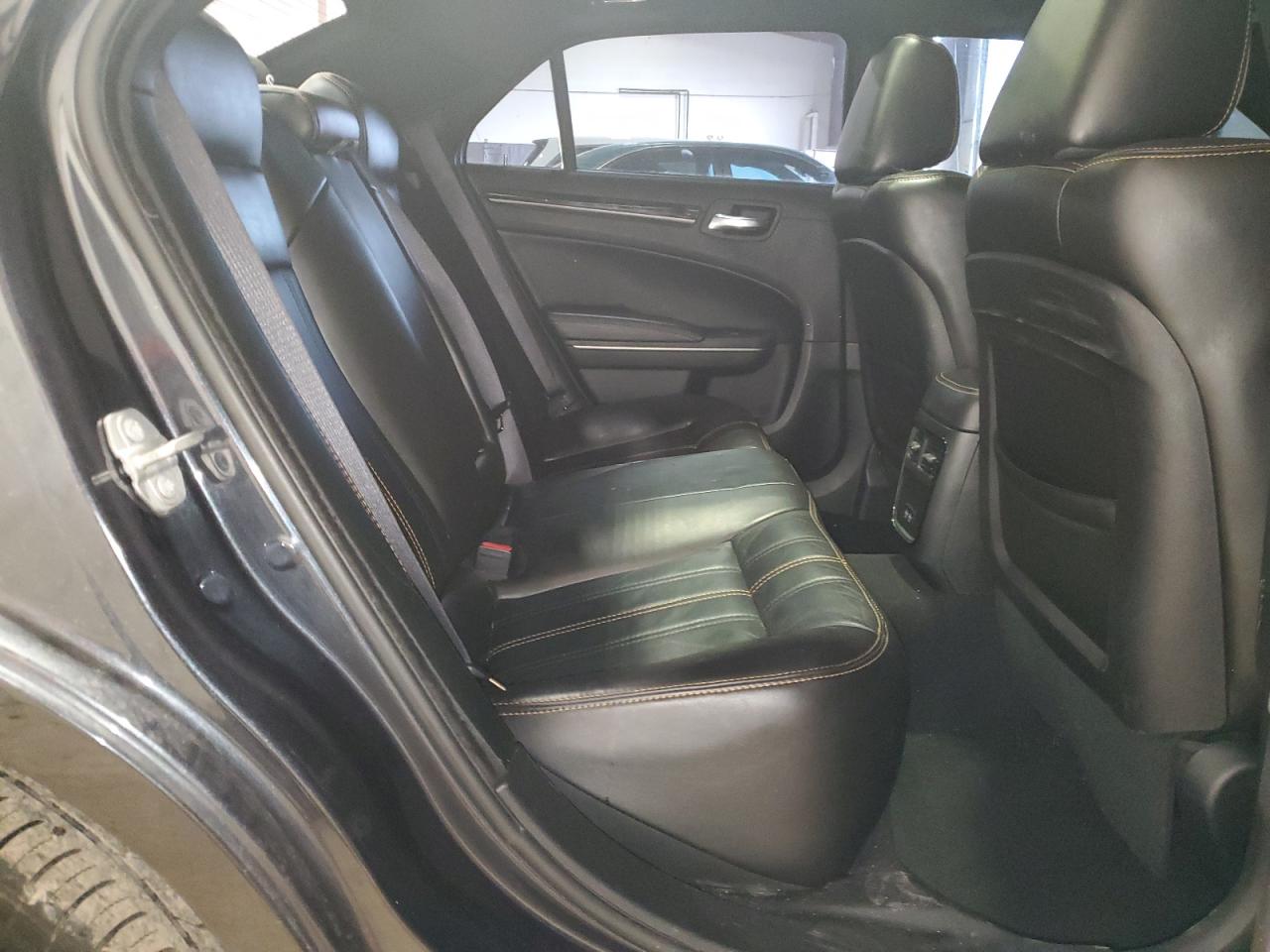 2019 Chrysler 300 - Image 10