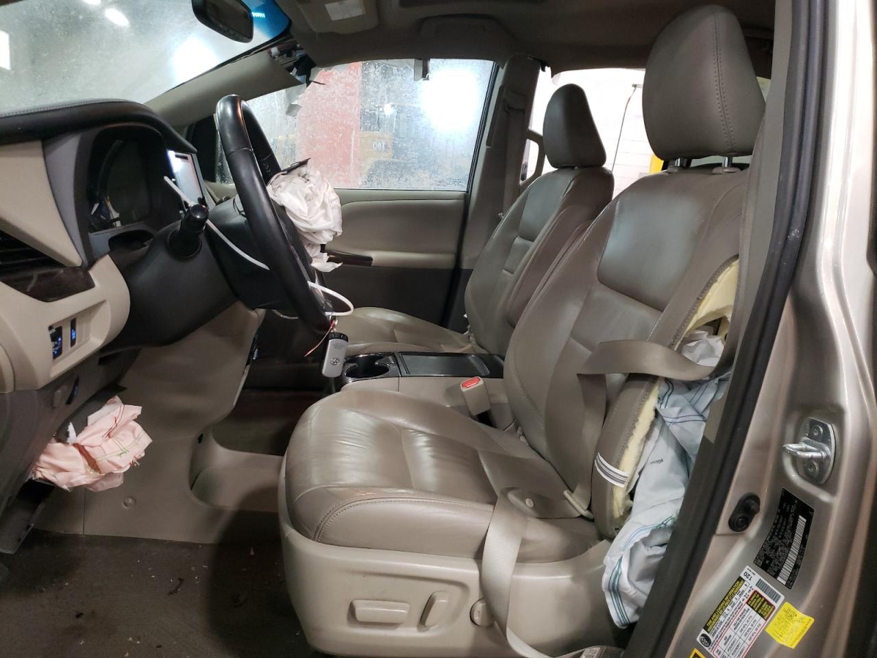 2017 Toyota Sienna - Image 7