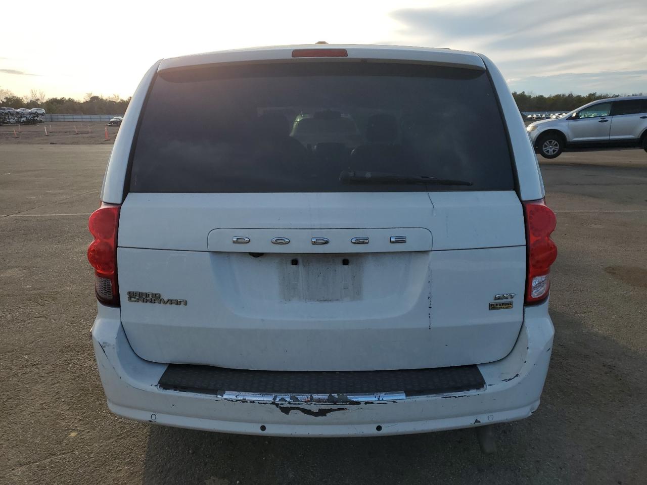 2017 Dodge Caravan - Image 6