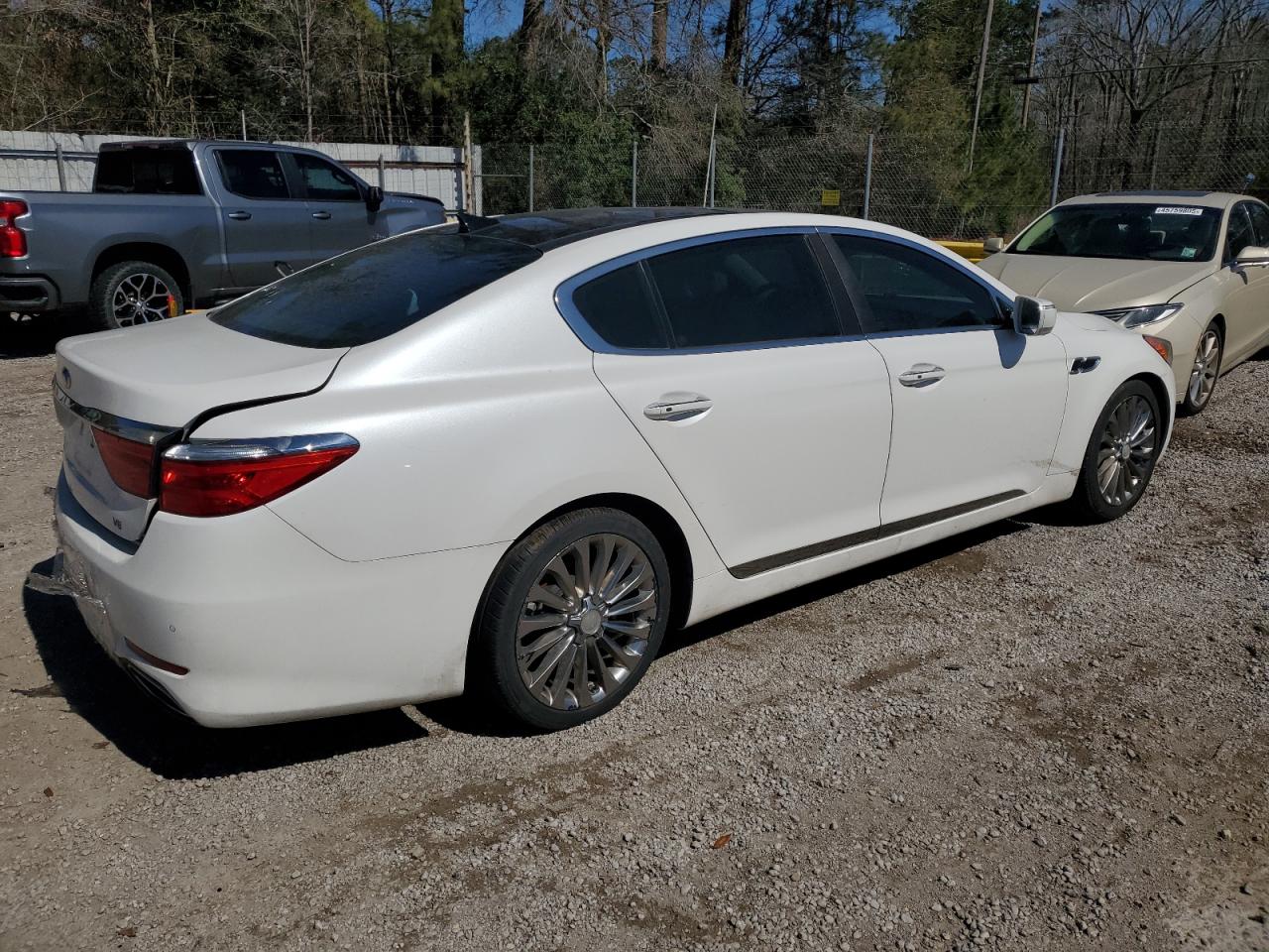 2017 Kia K900 - Image 3