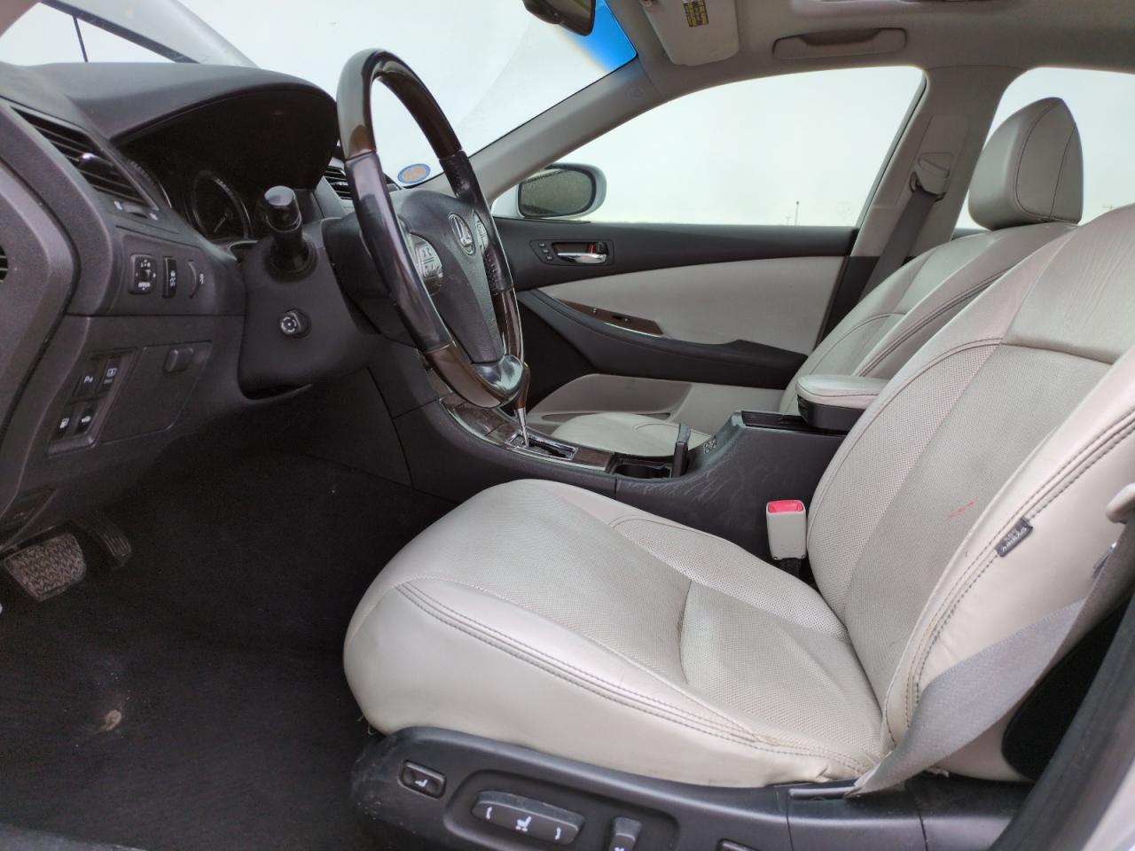 2011 Lexus ES - Image 7