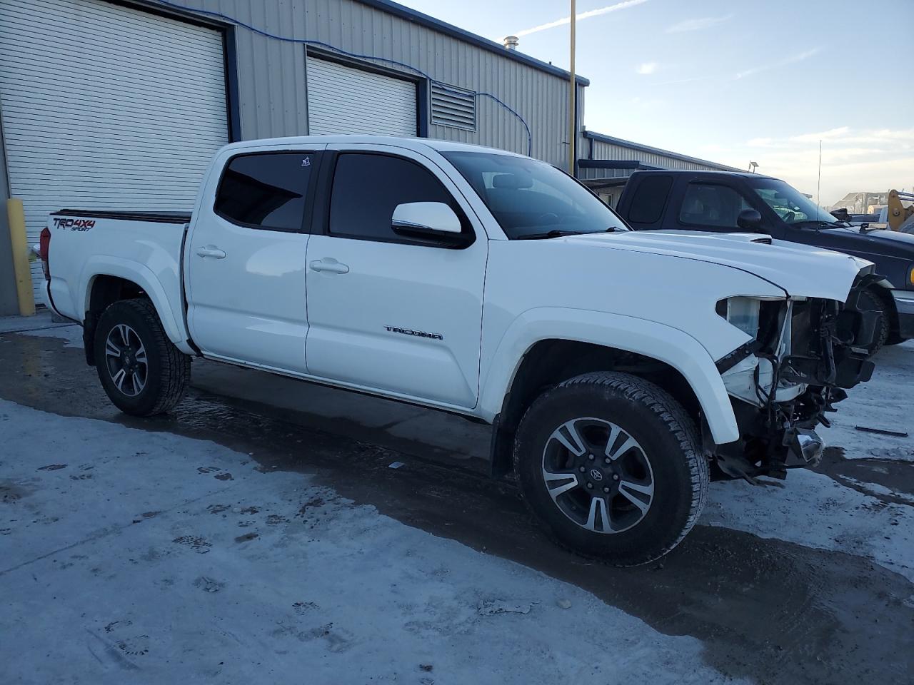 2016 Toyota Tacoma - Image 4