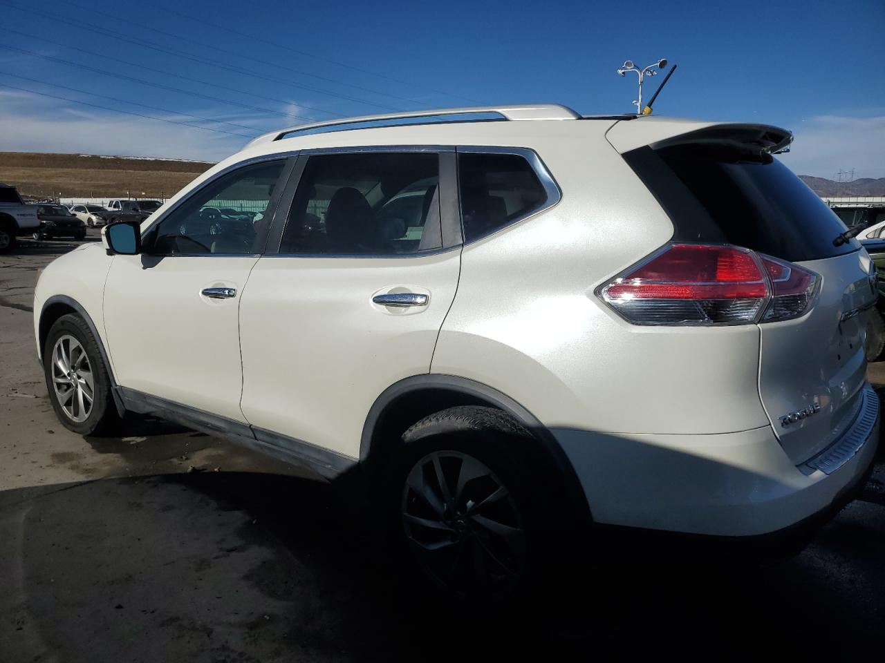 2015 Nissan Rogue - Image 2