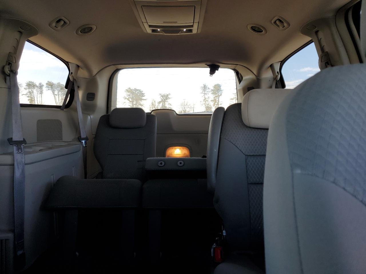 2010 Dodge Caravan - Image 10
