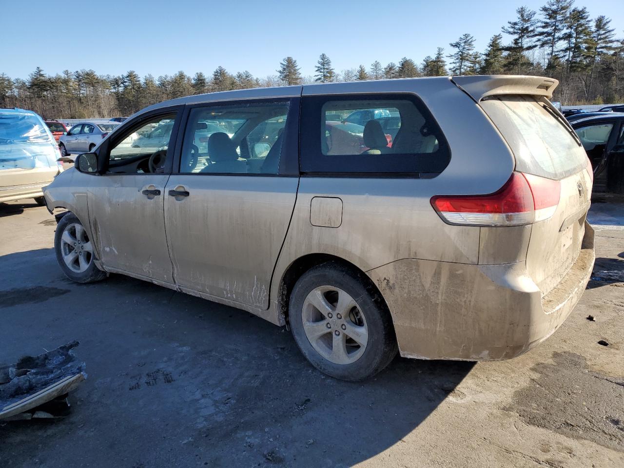 2014 Toyota Sienna - Image 2
