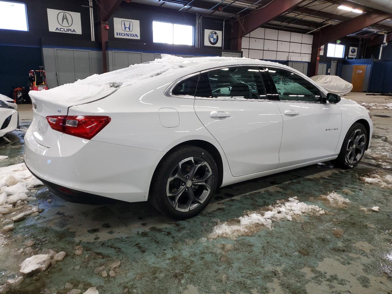2023 Chevrolet Malibu - Image 3