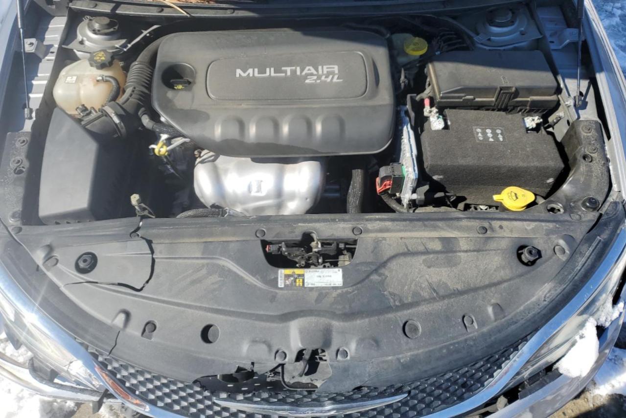 2015 Chrysler 200 - Image 11